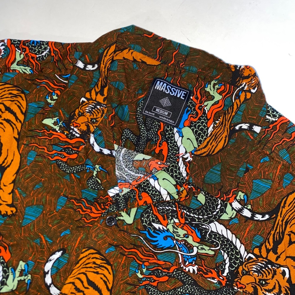Massive Mens Tiger Dragon Graphic Camp Collar Short Sleeve Button Down Shirt M